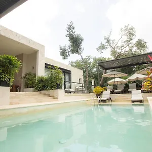 https://villa-xaha-suites-tulum.allrivieramayahotels.com